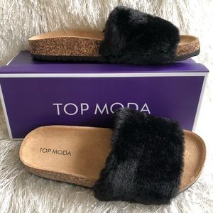 Adorable Top Moda Dewey Slide Sandal (Black) SZ: 8